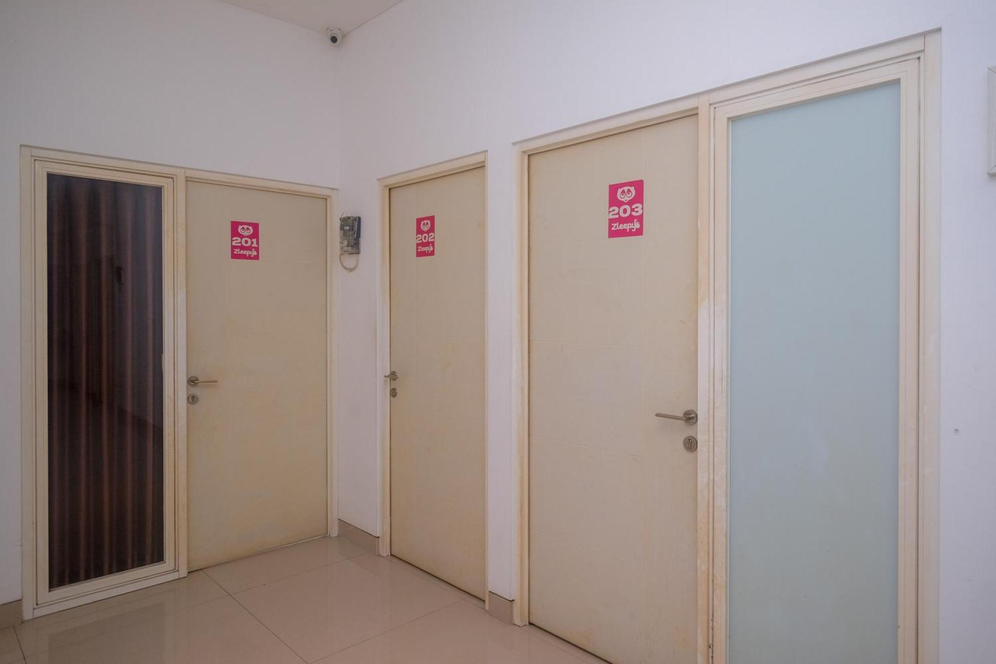 Reddoorz Syariah Near Simpang Lima Semarang Hotel Jomblang Bagian luar foto