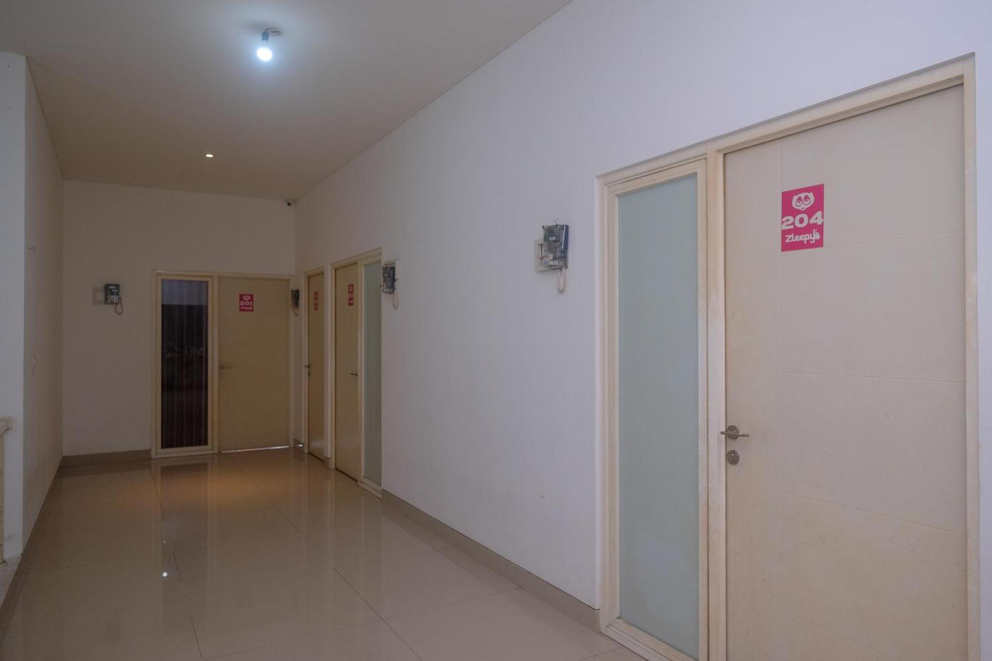 Reddoorz Syariah Near Simpang Lima Semarang Hotel Jomblang Bagian luar foto