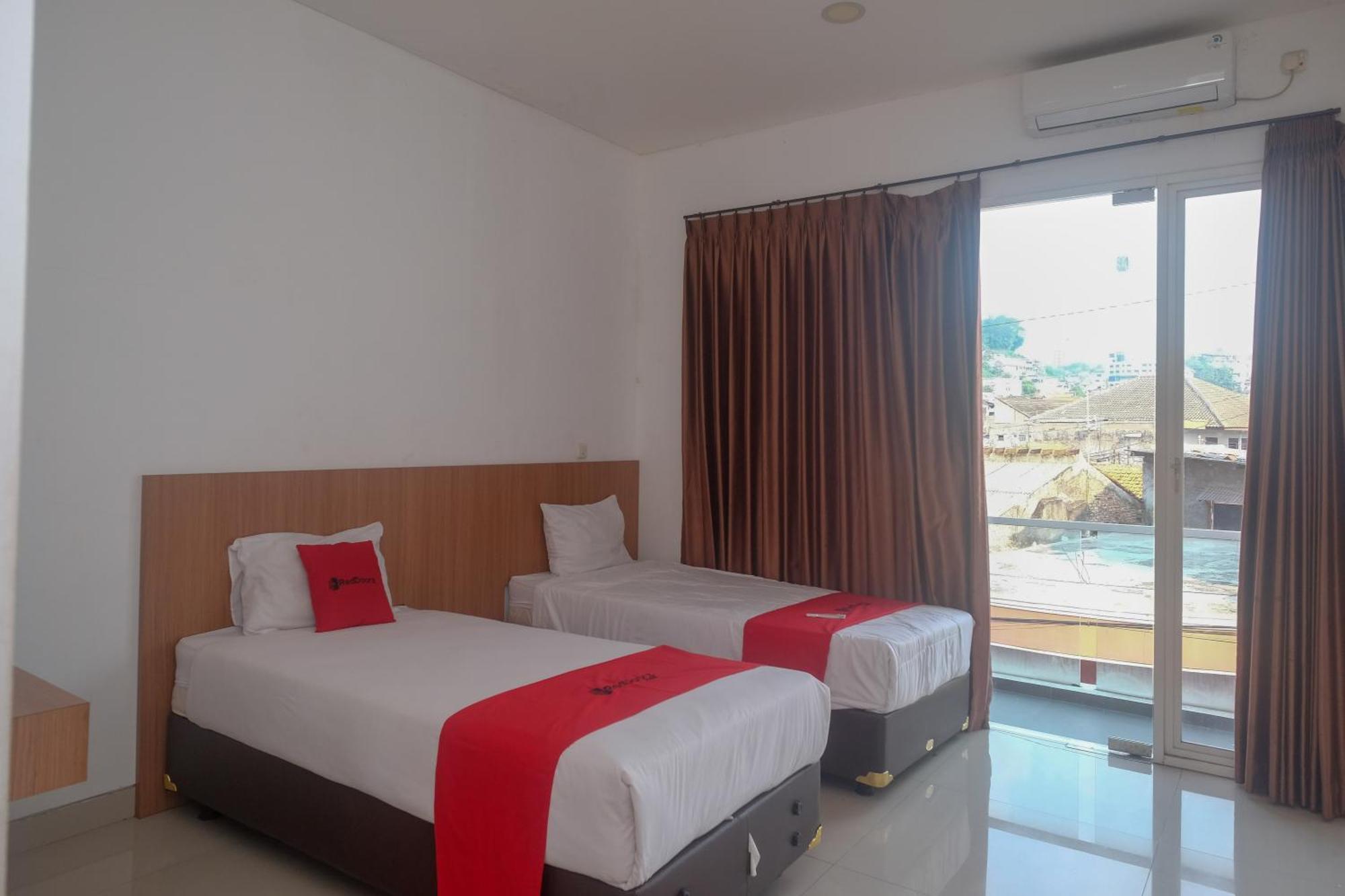 Reddoorz Syariah Near Simpang Lima Semarang Hotel Jomblang Bagian luar foto