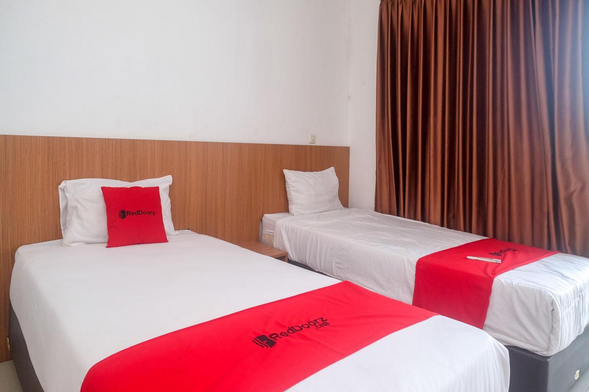 Reddoorz Syariah Near Simpang Lima Semarang Hotel Jomblang Bagian luar foto