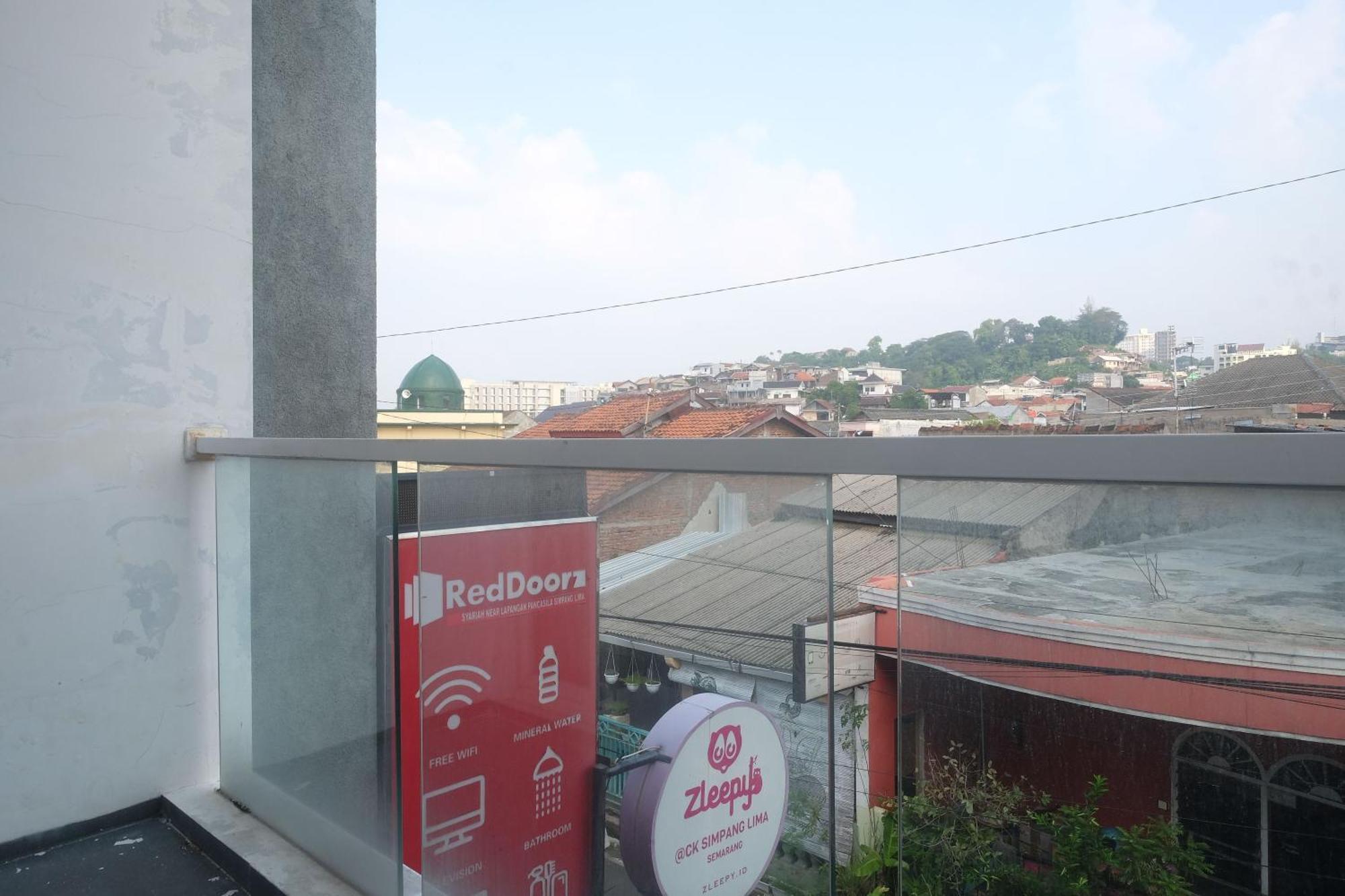 Reddoorz Syariah Near Simpang Lima Semarang Hotel Jomblang Bagian luar foto