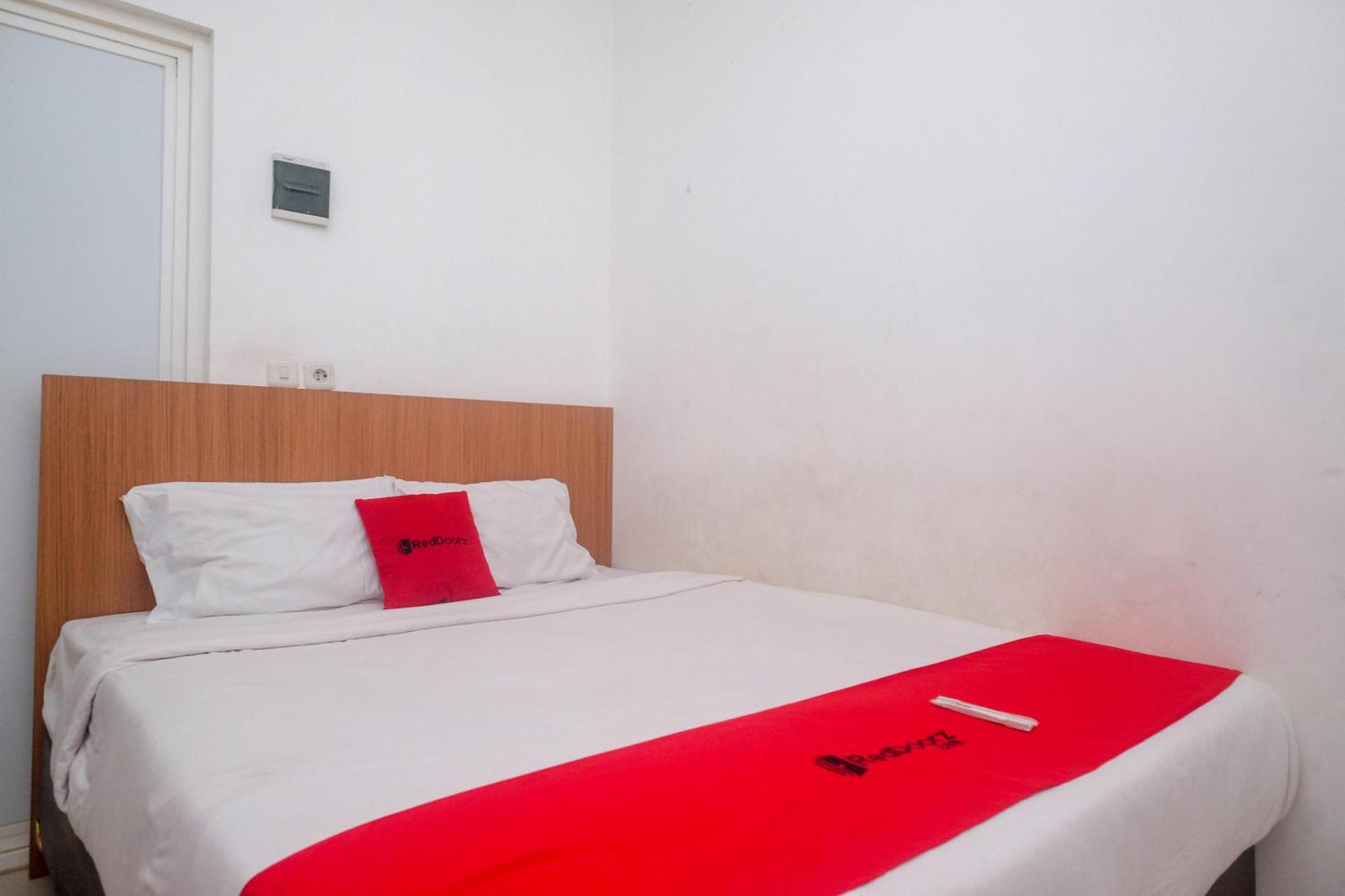Reddoorz Syariah Near Simpang Lima Semarang Hotel Jomblang Bagian luar foto