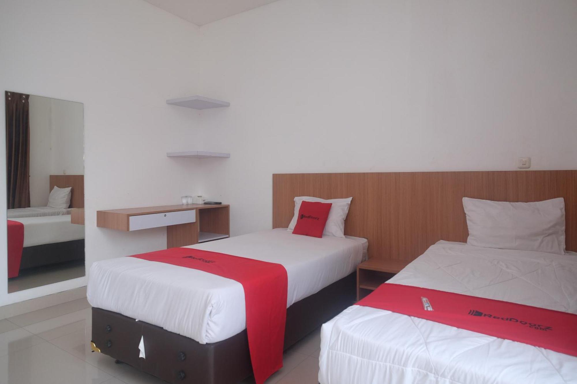Reddoorz Syariah Near Simpang Lima Semarang Hotel Jomblang Bagian luar foto