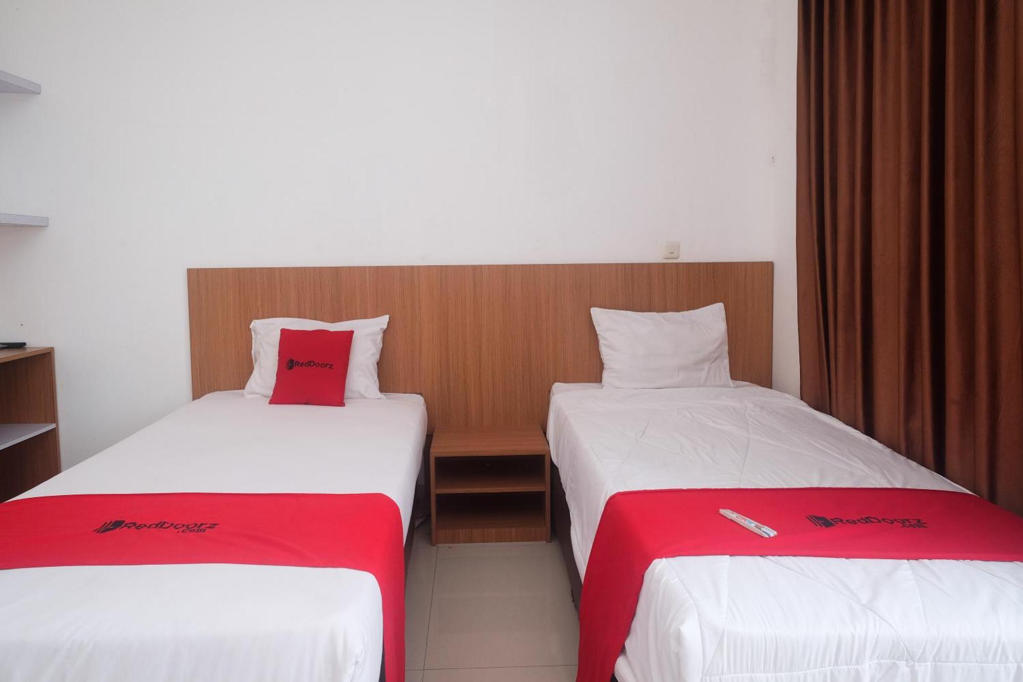 Reddoorz Syariah Near Simpang Lima Semarang Hotel Jomblang Bagian luar foto