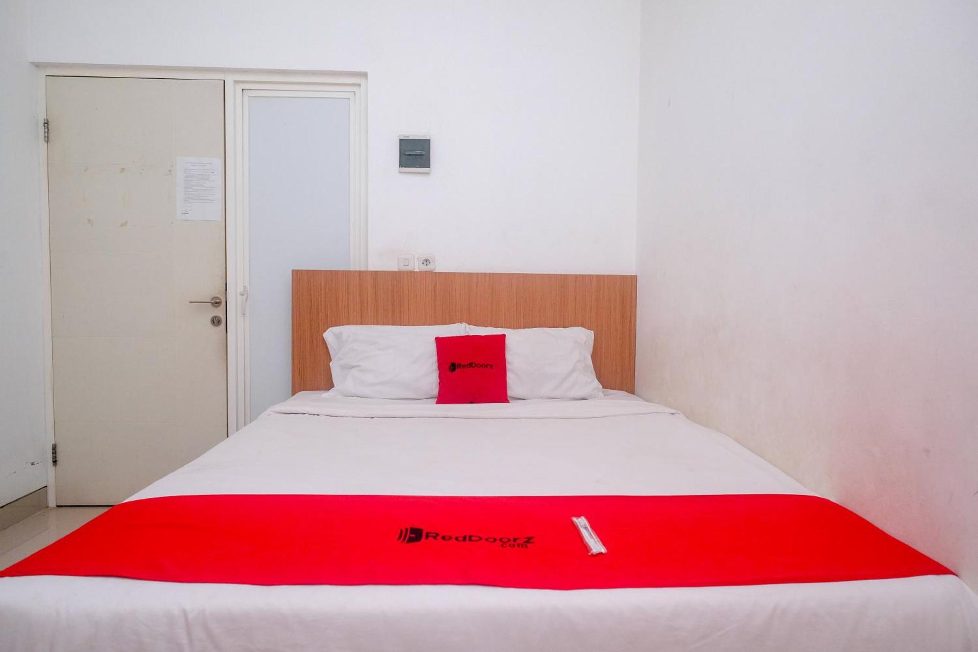 Reddoorz Syariah Near Simpang Lima Semarang Hotel Jomblang Bagian luar foto